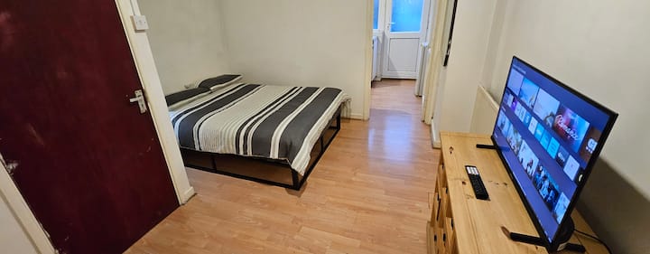 No Frills & Nothing Fancy 1 Bed Studio City Centre - Cardiff