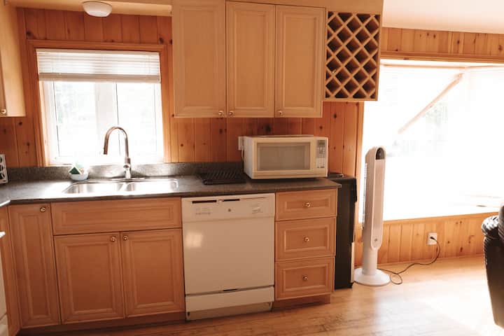 Gorgeous Waterfront Cottage B - Gravenhurst