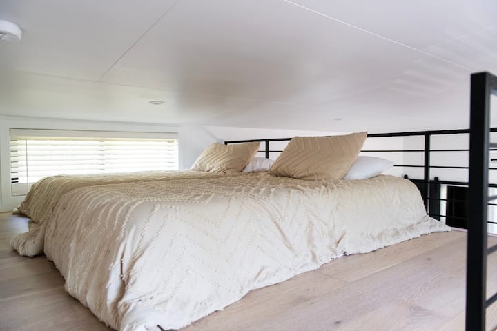 Loft avec deux lits simples