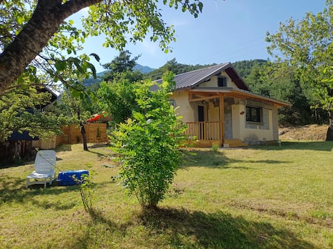 House with garden, cool nights and mountain view