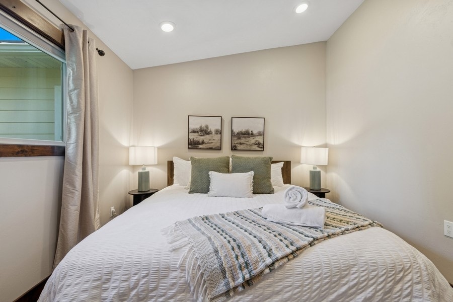 Note: Bedding linen color and pillow arrangement may vary depending on cleaning cycle. 