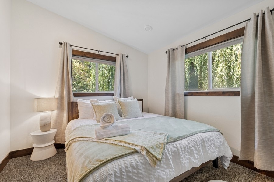 Note: Bedding linen color and pillow arrangement may vary depending on cleaning cycle. 