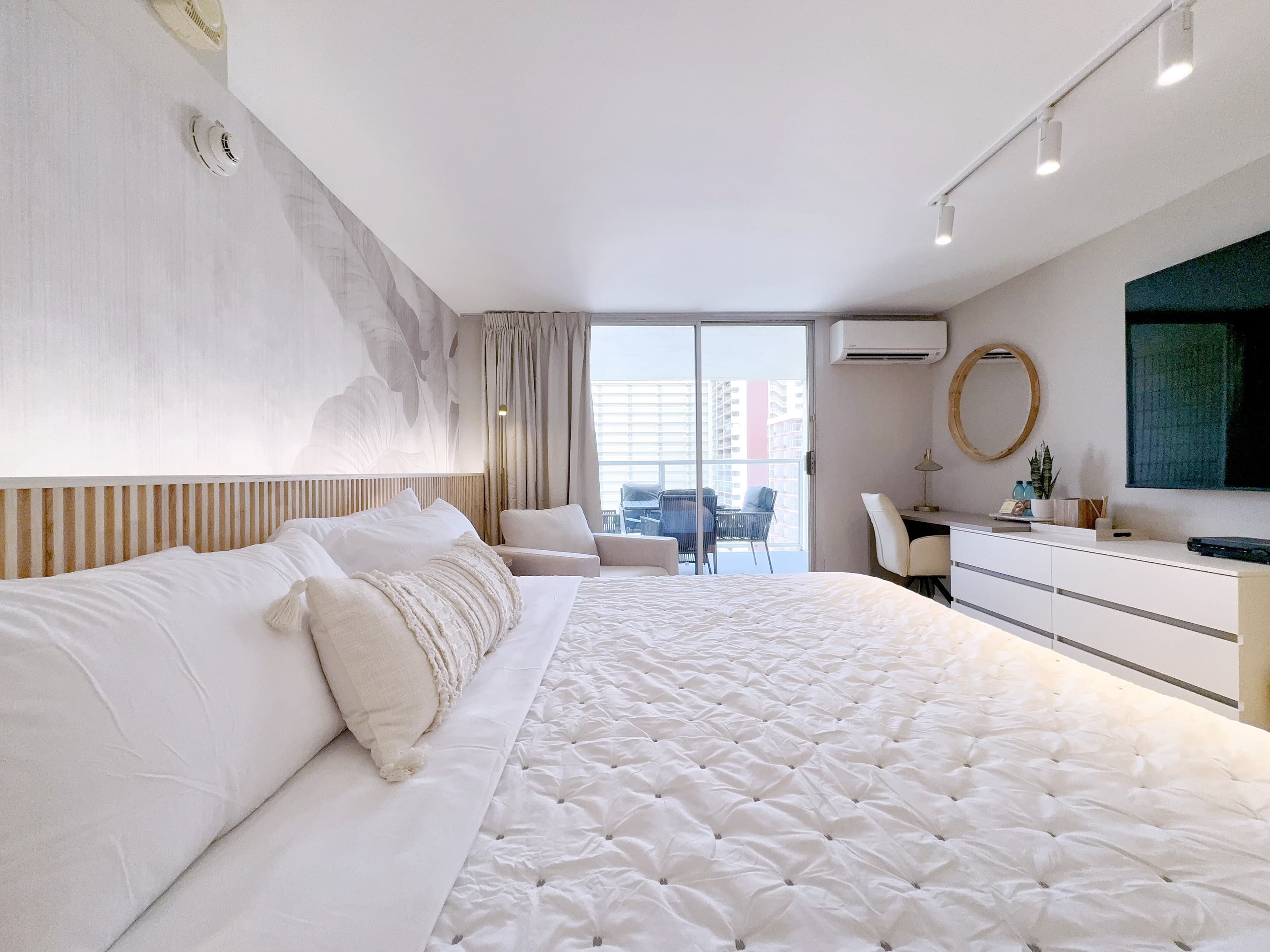 15F-Stunning Boutique King Studio-Waikiki Beach~ - Image 6