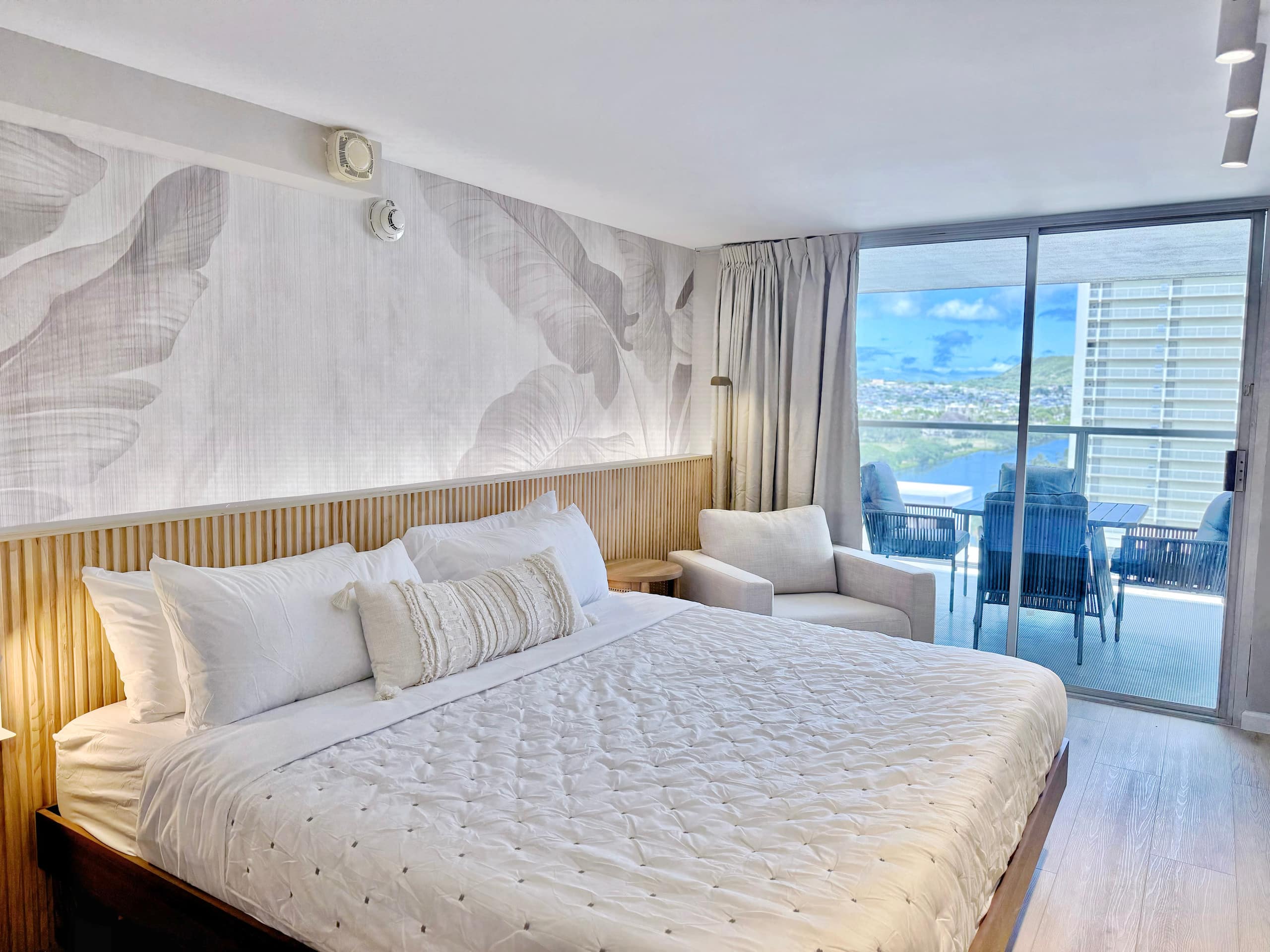 15F-Stunning Boutique King Studio-Waikiki Beach~ - Image 1