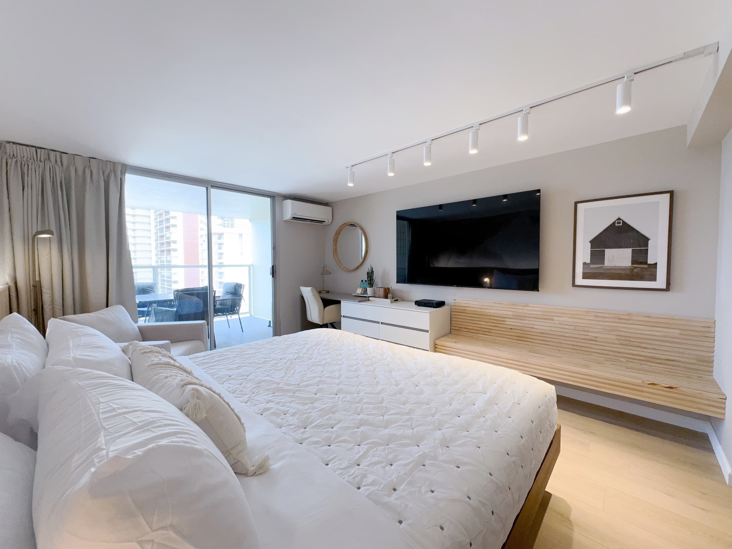 15F-Stunning Boutique King Studio-Waikiki Beach~ - Image 10