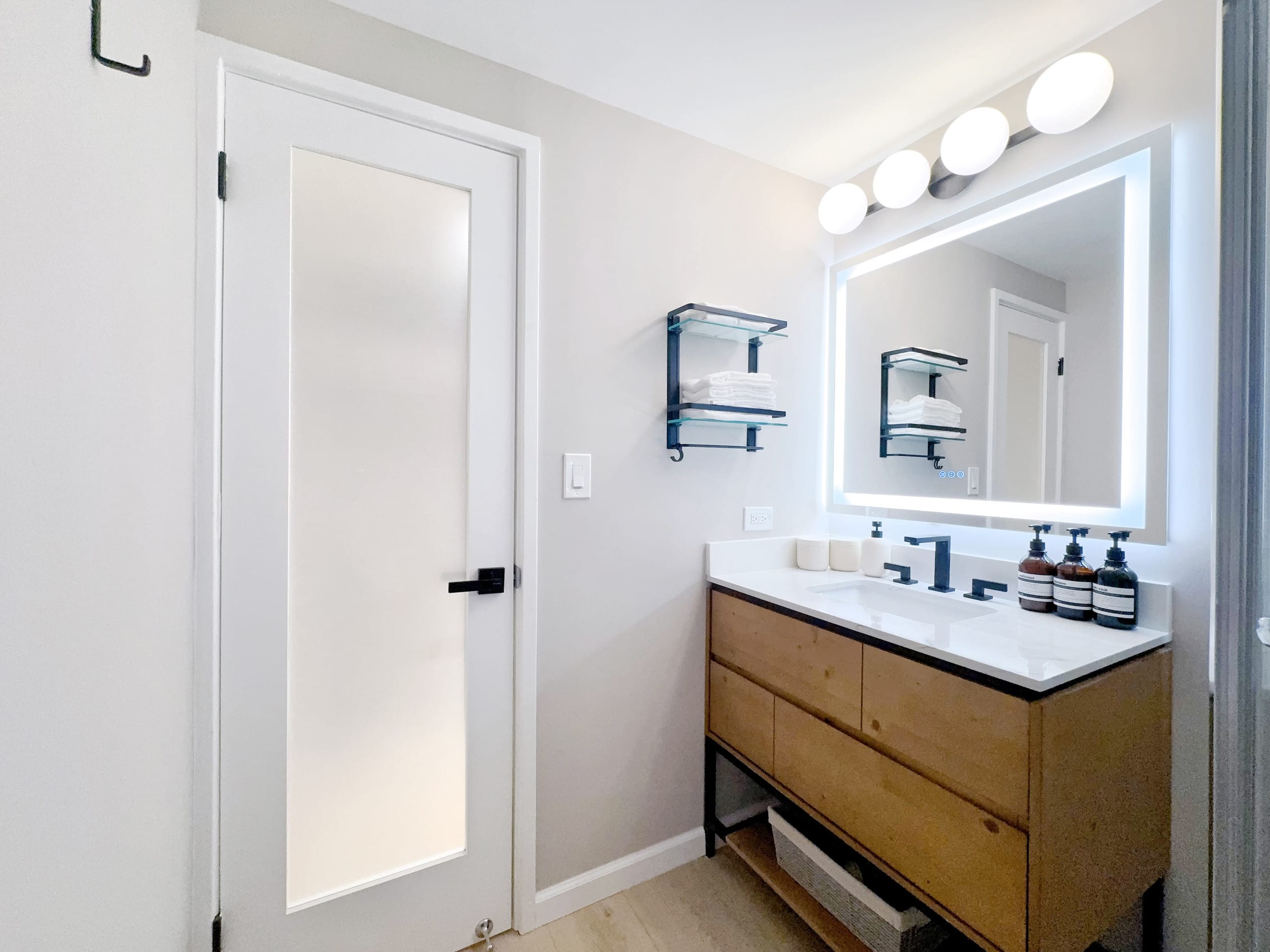 35FL-Upscale Fully Remodeled 1BR-Waikiki Beach~ - Image 41