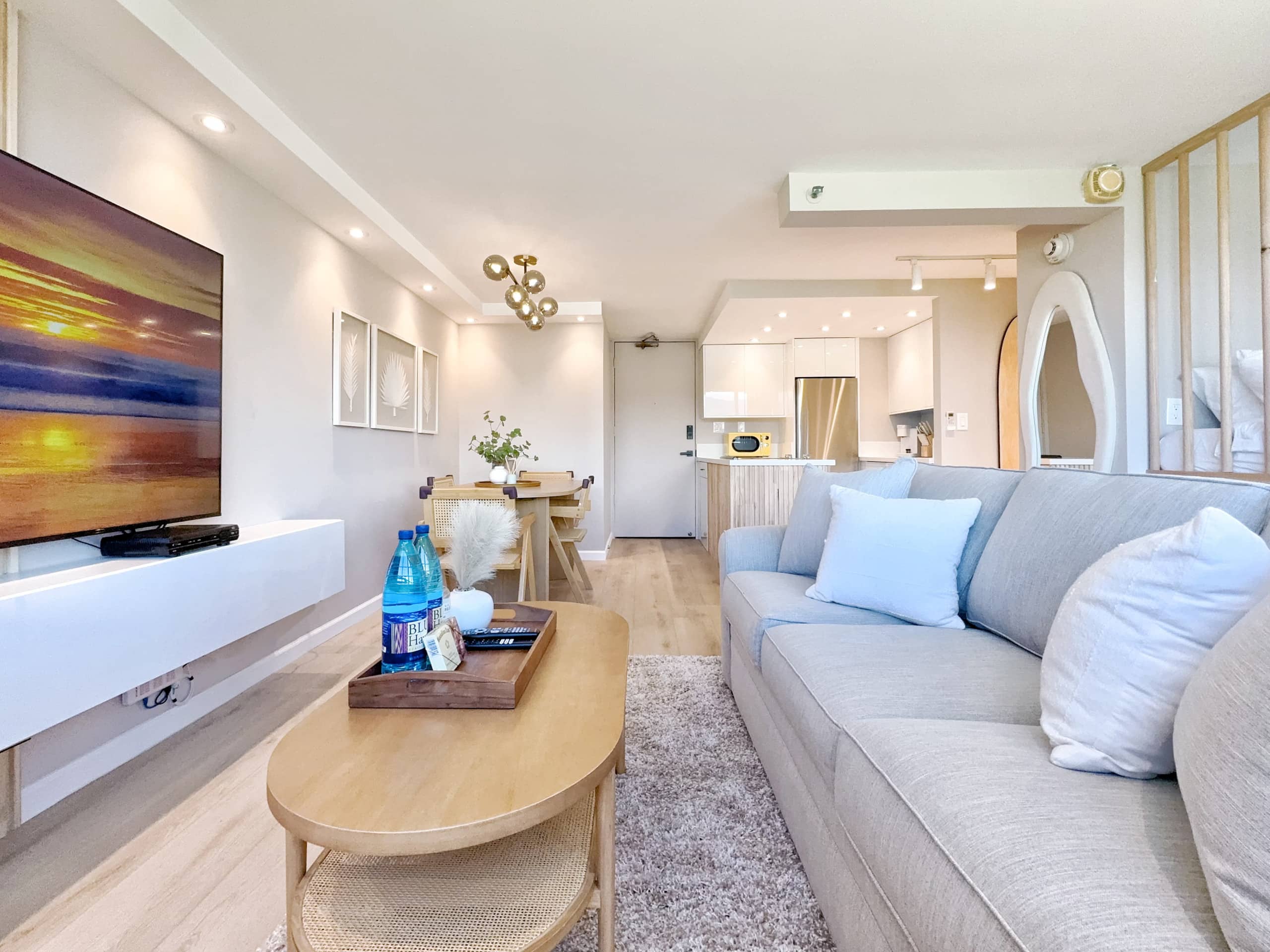 35FL-Upscale Fully Remodeled 1BR-Waikiki Beach~ - Image 3