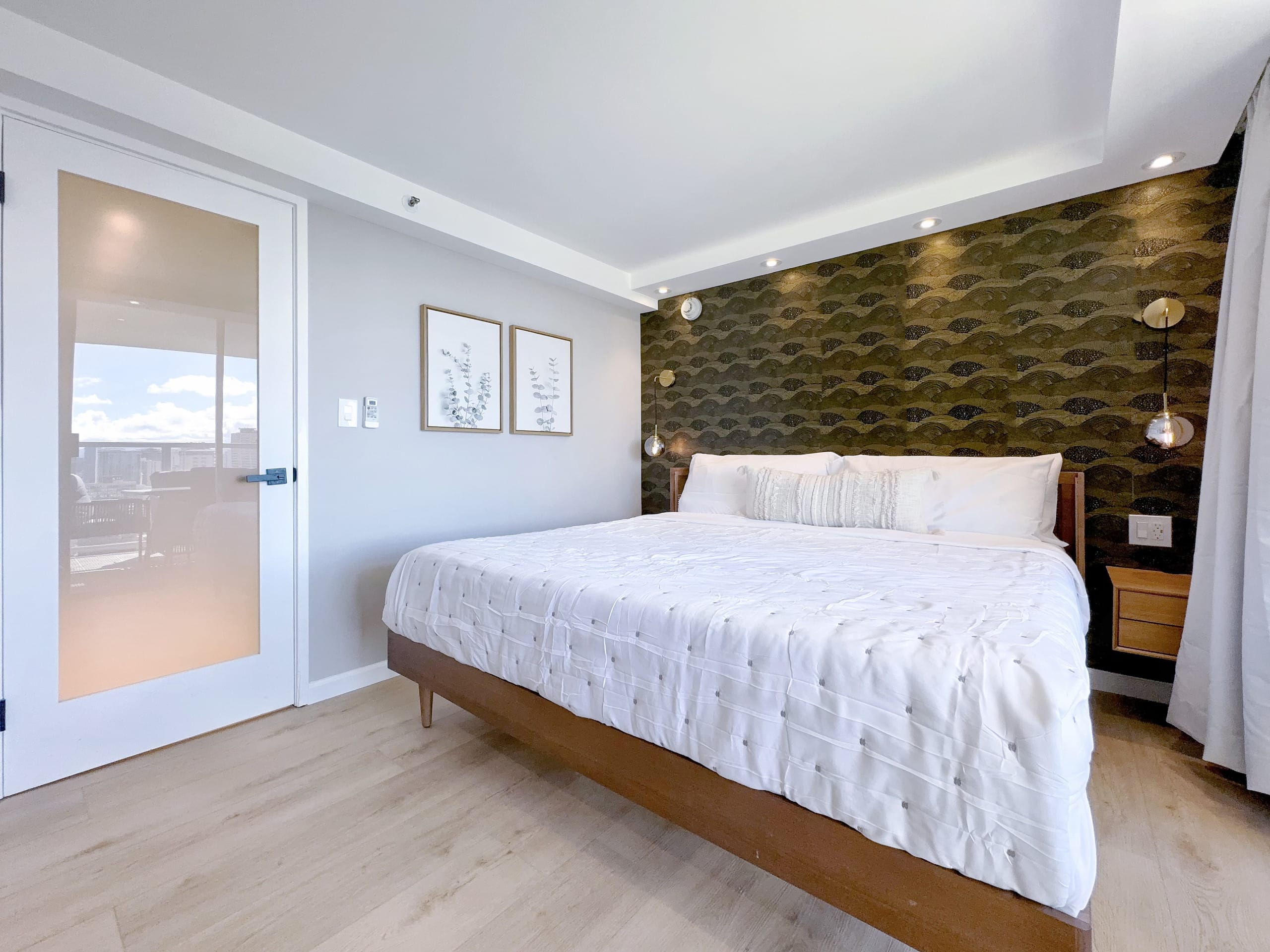 35FL-Upscale Fully Remodeled 1BR-Waikiki Beach~ - Image 1