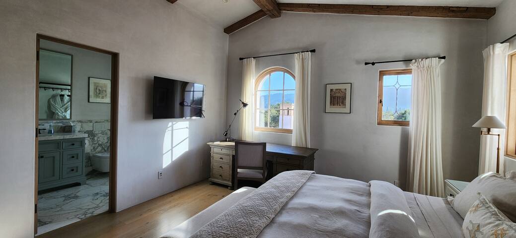 Camellia Cottage with Pool View gallery image 4