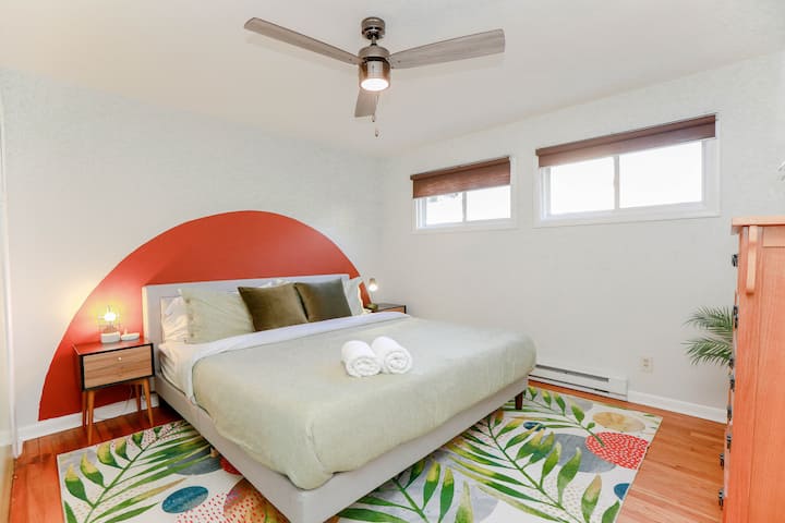 Retro Coastal Hideaway! Pet Friendly 3min To Beach - Norfolk, VA