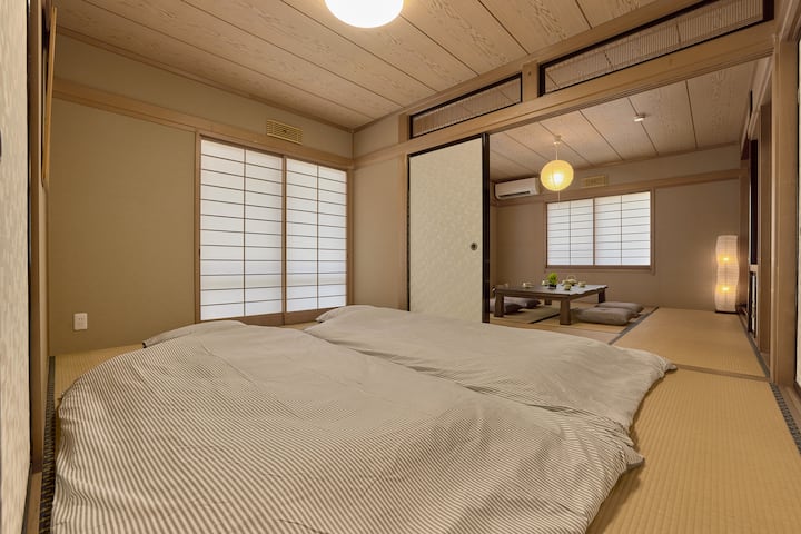 我们提供5套日式床垫和隔壁的日式客房。