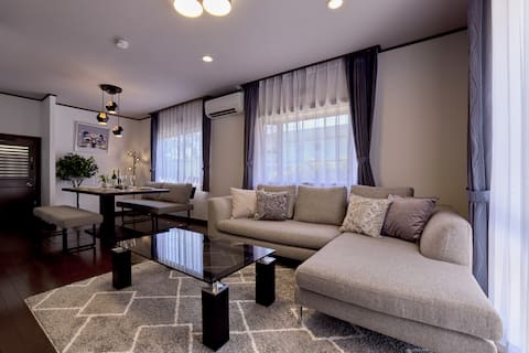 3 mins walk from Mt. Fuji station, spacious house with stunning view of Mt. Fuji!It can accommodate large groups!