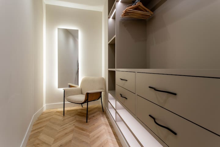 NEW. Luxury flat in Puerta del Sol 4 bedrs/4 baths gallery image 4