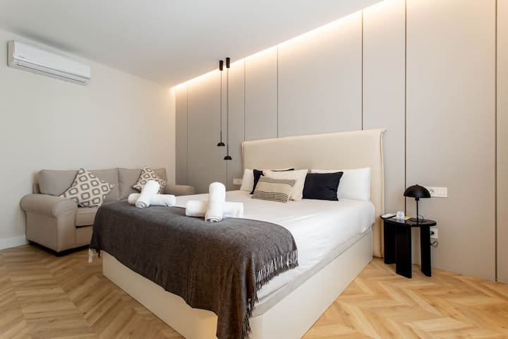 NEW. Luxury flat in Puerta del Sol 4 bedrs/4 baths gallery image 2