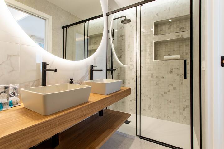 NEW. Luxury flat in Puerta del Sol 4 bedrs/4 baths gallery image 3