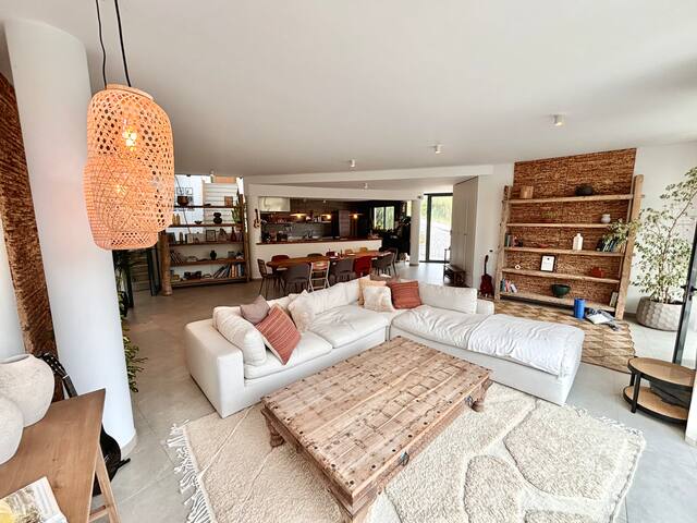 Enchanting Villa Valbom with Sea Views gallery image 3