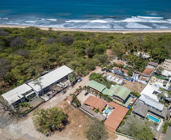 Beachside Studio Apartment with Pool and Free WiFi