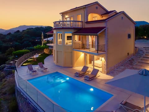 Estasia Luxury Villa with private pool
