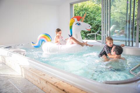 Unusual cottage with swim SPA