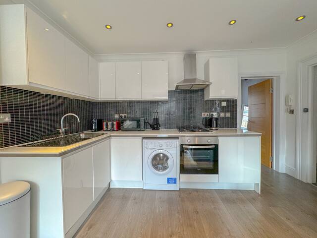 2Bed Flat with Premium Location gallery image 3