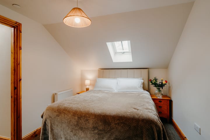 Hayguard Cottage - Pembroke Cottage Holidays - Bosherston Lily ponds