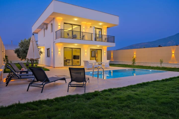 Villa Deep_asya Geniş Bahçesi Ve Lüks Odaları Ile - Fethiye