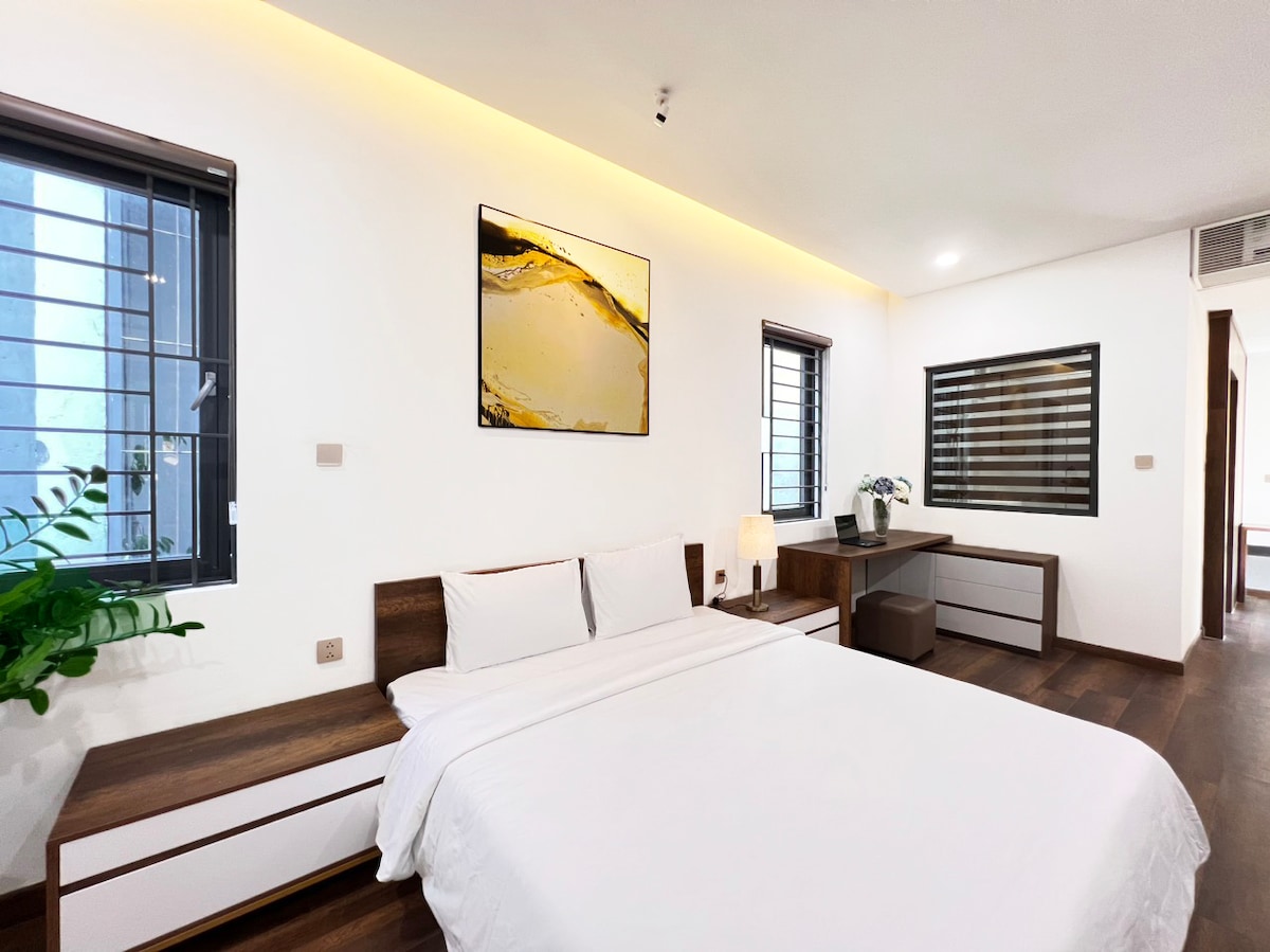 Svetlá a vzdušná spálňa Sophia Villa 202 ponúka moderné vybavenie, dostatok prirodzeného svetla a pokojnú atmosféru, vďaka čomu je ideálnym útočiskom na oddych.

