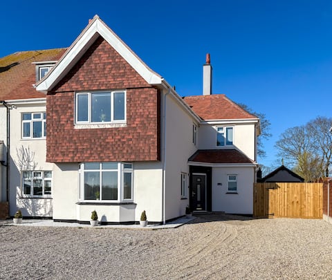 Crescent House - Amazing Coastal Escape