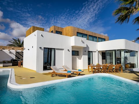 Oceanfront Villa Luma