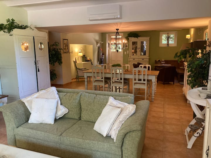 Ruim Appartement In Park Bij Kasteel In Provence - Montbrun-les-Bains