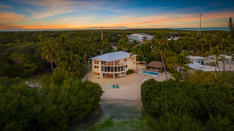 Oceanfront Oasis | Pool • Kayaks • Rooftop Terrace