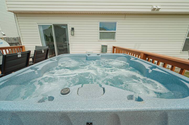 Escape 3BR w/ Hot Tub and BBQ gallery image 2