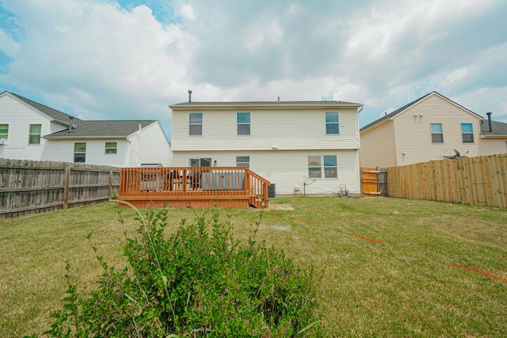 Escape 3BR w/ Hot Tub and BBQ gallery image 5