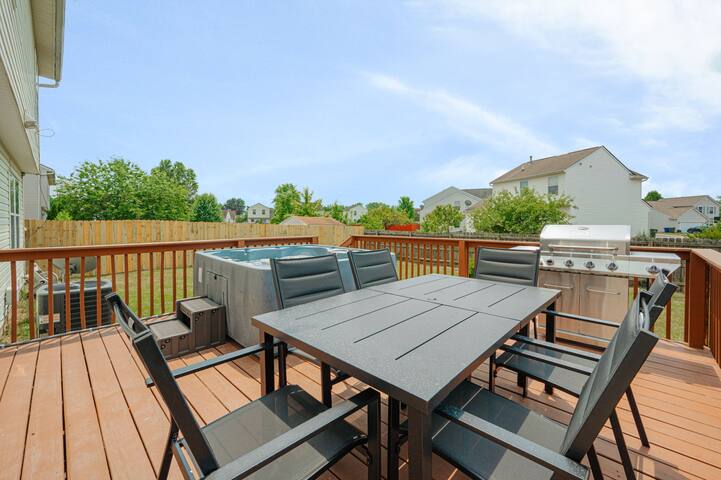 Escape 3BR w/ Hot Tub and BBQ gallery image 4