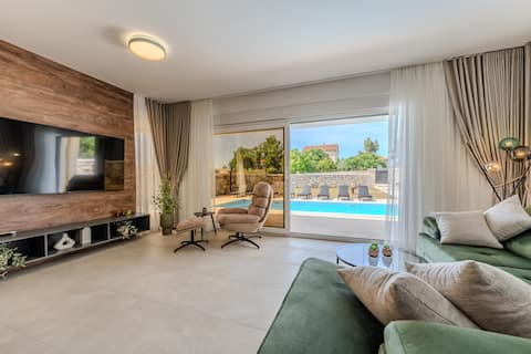 Popular Airbnb listing: Villa Stina, Privlaka (4 stars) in Općina Privlaka