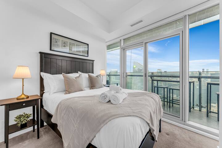 60th Floor Panoramic Sunset Skyline 5beds Condo gallery image 3