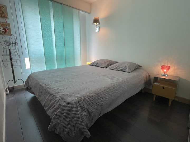 床160x200和衣柜
公寓内只有可容纳一人或情侣的床。