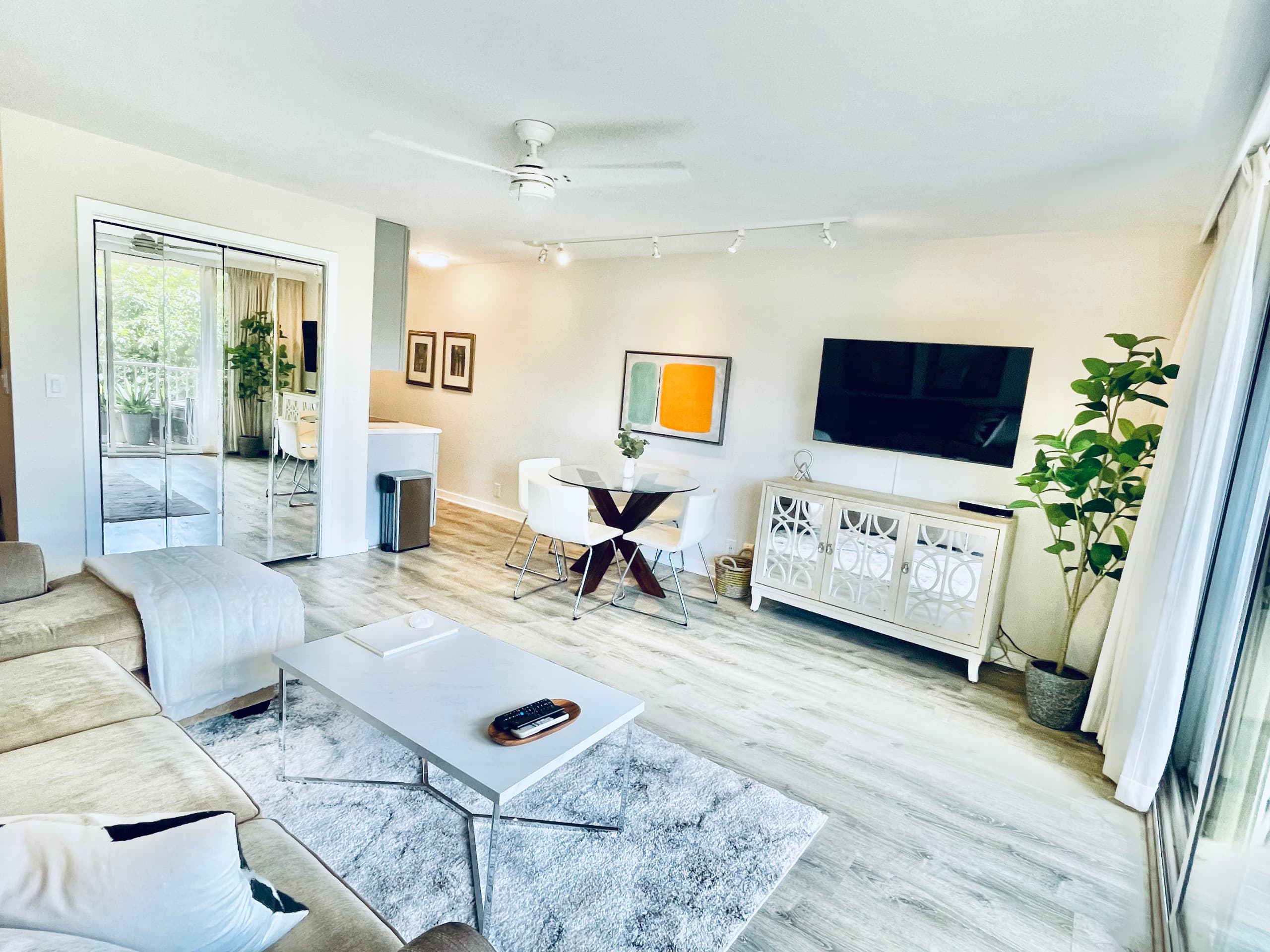 High-end, On Beach, View Balcony, with Pool & BBQ! - Image 3