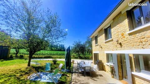 Maison Gaïa 10 people view of castles