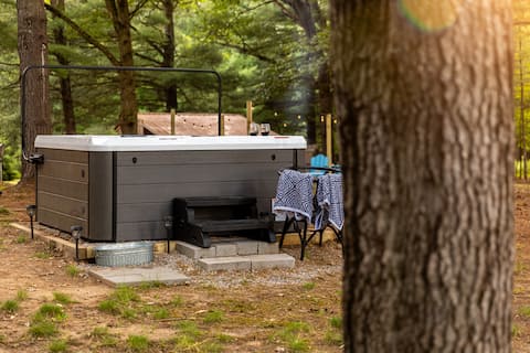 Lake View/Secluded/Hot Tub/Fire Pit/Dog Friendly