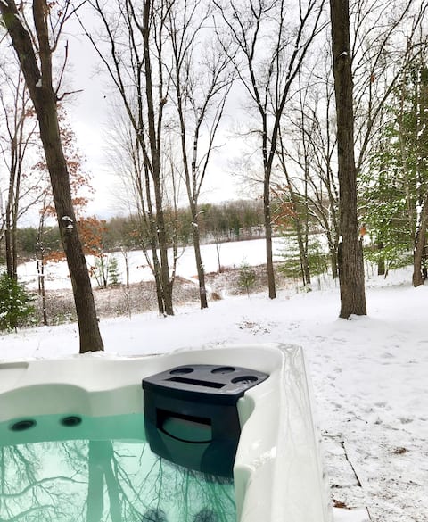 Hot Tub, Skiing, Trails, Pet-Friendly, Fire Pit!