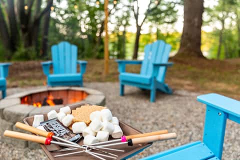 Lake View/Hot Tub/Fire Pit/Foosball/Dog Friendly