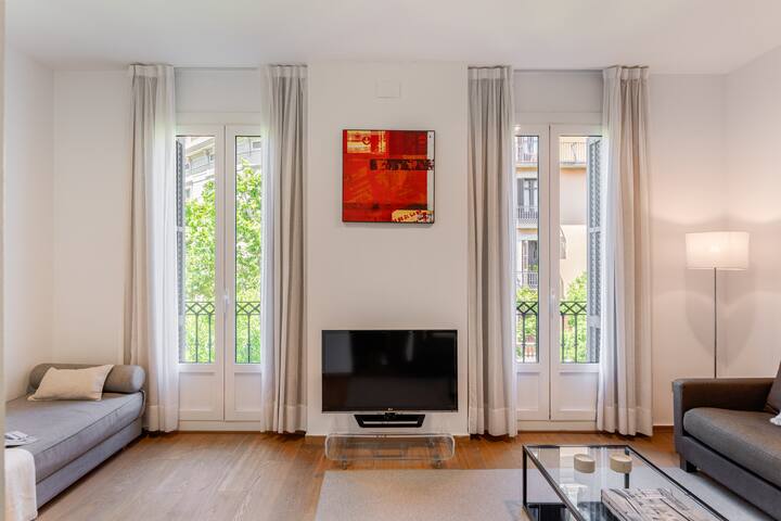 Elegant apartment with balcony | Rambla Catalunya gallery image 4