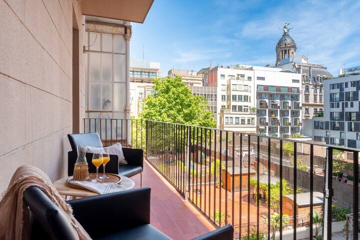Elegant apartment with balcony | Rambla Catalunya gallery image 5