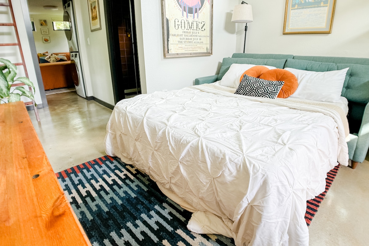 Cozy, Private & Quiet: Near UT & downtown-East ATX