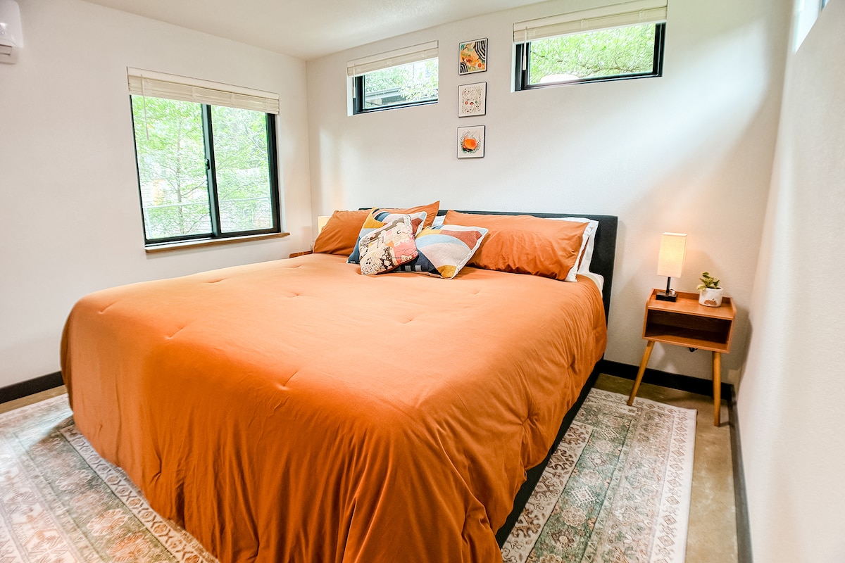Cozy, Private & Quiet: Near UT & downtown-East ATX