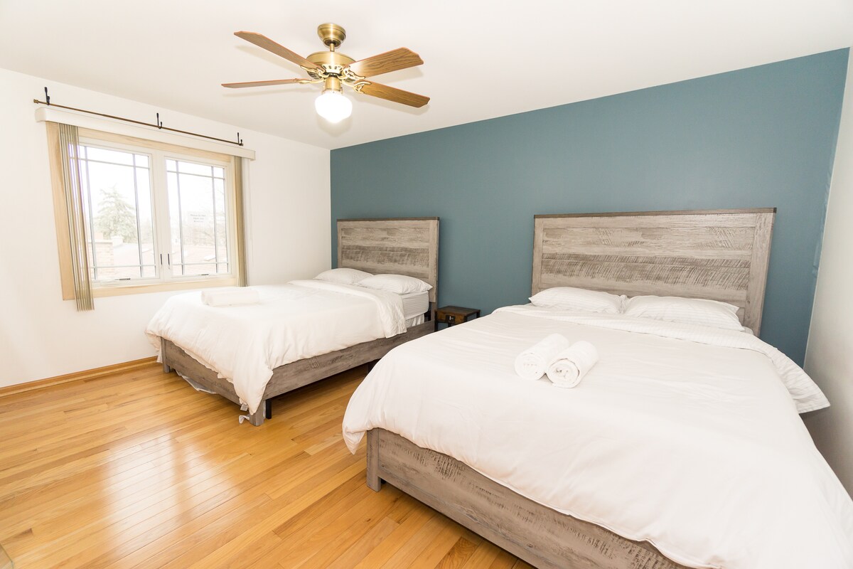 Chumba cha 3 cha kulala kwenye ghorofa ya 2 na vitanda 2 vya Queen