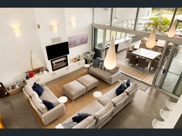 Private Island - Water Front Retreat - South Stradbroke Island