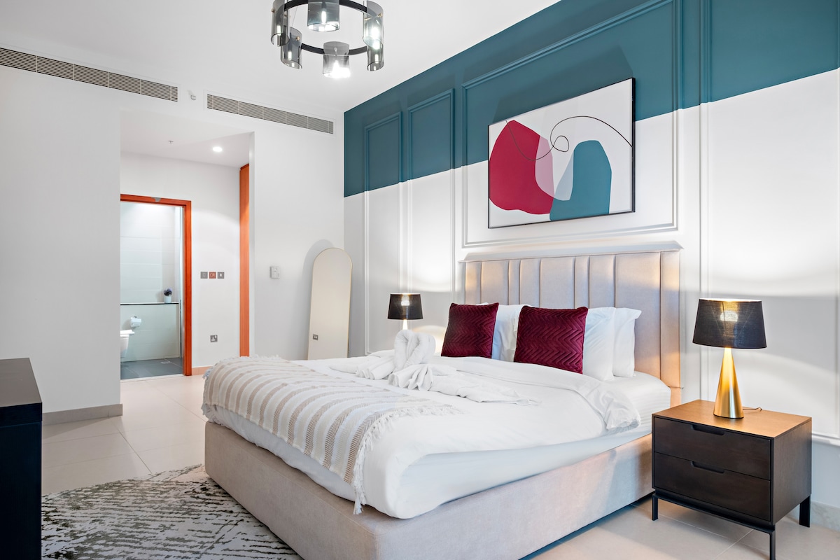 Retiro en el dormitorio: ¡decoración elegante, ropa de cama lujosa y arte vibrante esperan tu escapada tranquila!