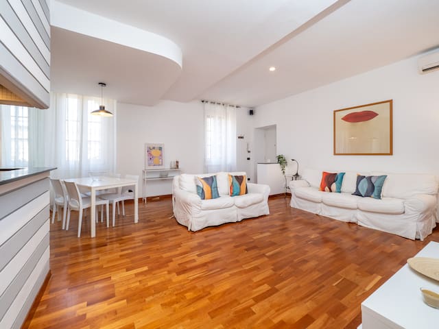 Keys Of Italy – XXV Aprile 9 / Dazzling 2 Room Apt